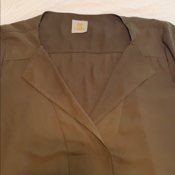 V-Neck Blouse - Picture 3 of 4